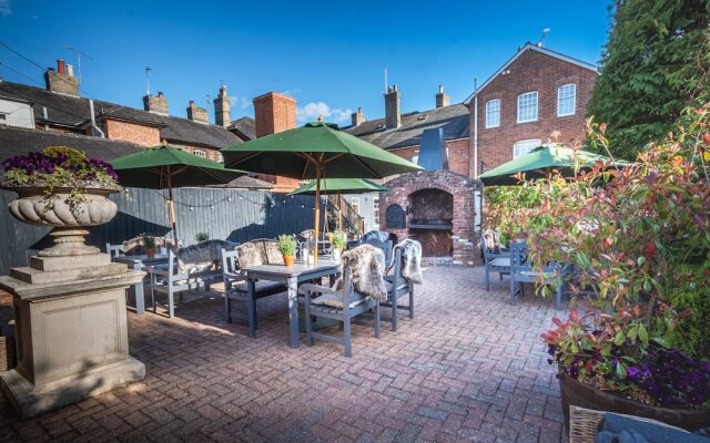 The Black Lion, Long Melford