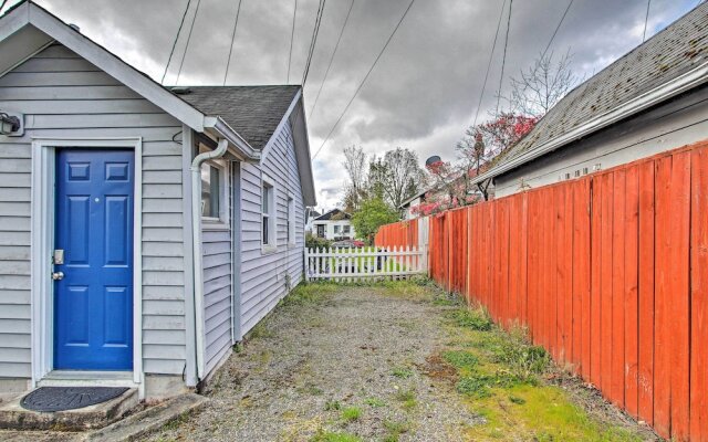 Lovely Tacoma Cottage w/ Fire Pit, Near Dtwn!