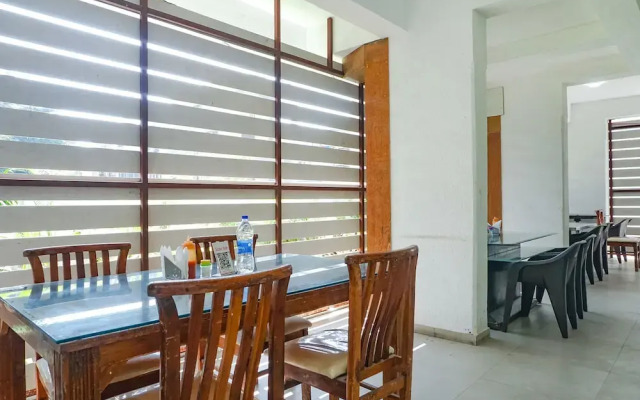 Fabhotel Emersion Residency