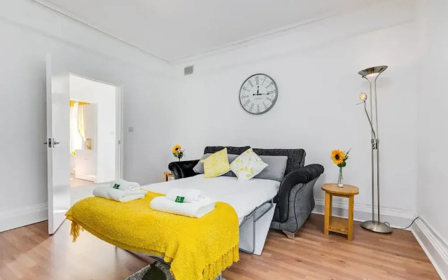 Super Central Cambridge Park View Apartment #18