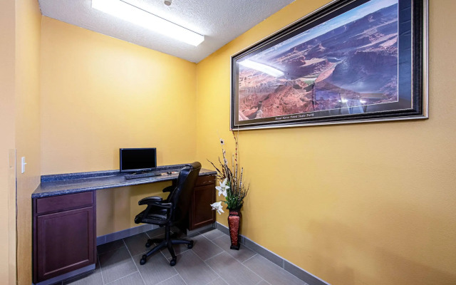 Rodeway Inn & Suites