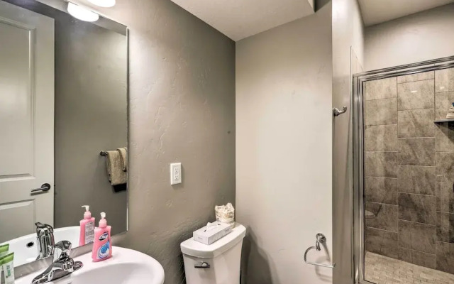 Luxury Downtown Moab Townhome w/ Pool Access!