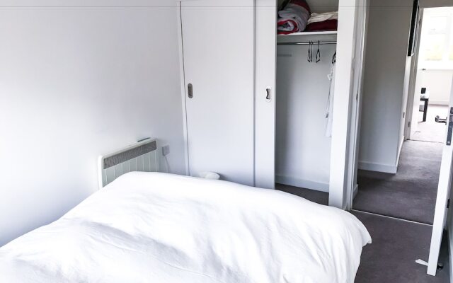 Entire 2 Bedroom Flat Next to Kings College