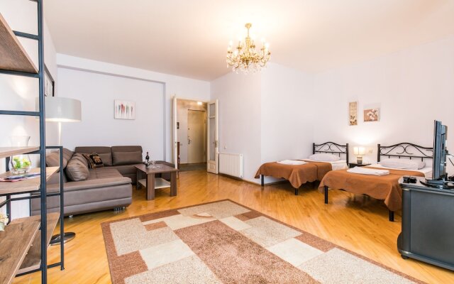 Freedom Square Apartment With View