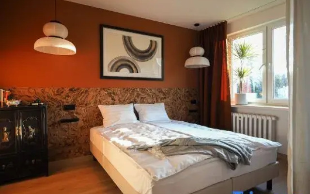 High standard + private cinema + close to Old Town