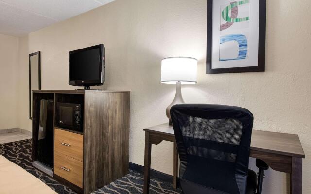 Quality Inn & Suites Lafayette I-65