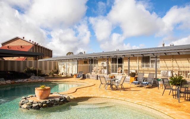 New England Motor Lodge