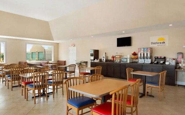 Days Inn Tampa/North Of Busch Gardens