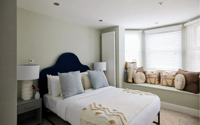 The Fichley Hideaway - Glamorous 2Bdr Flat With Patio