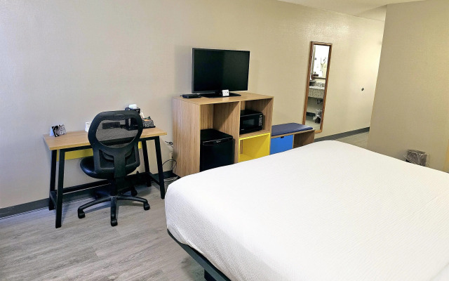 Days Inn by Wyndham Rolla