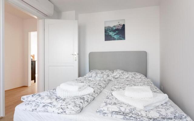 N46 · Penthouse near Schoenbrunn. Amazing Terrace! N46