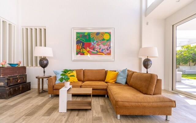 Ocean View! Fully Renovated Villa, Private Pool!