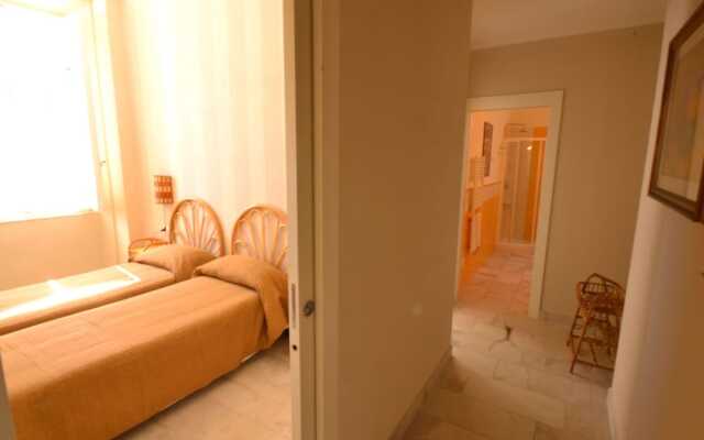 Elegant Holiday Home With Terrace, Parking, Fenced Garden