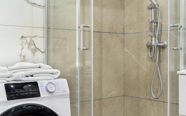 Good night (Гуд найт) на бульваре Николая Гумилёва