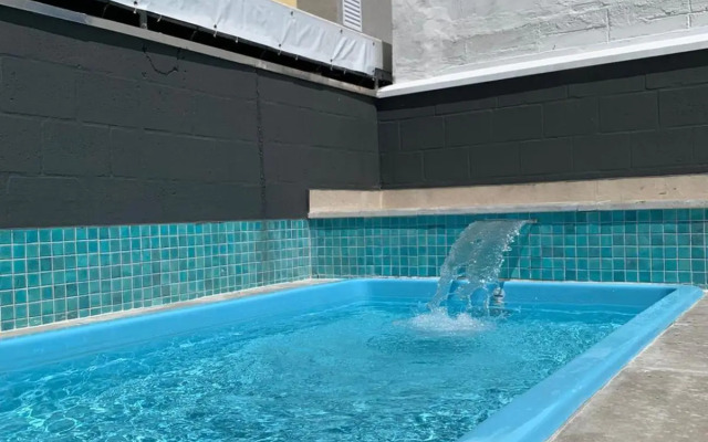 Apto Centro Ubatuba com Varanda Gourmet, Suíte e Piscina