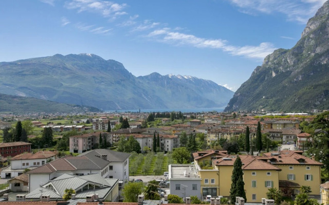 Riva Suite Lake View