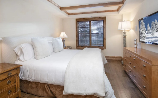 Vail Mountain View #402 4 Bedroom Condo