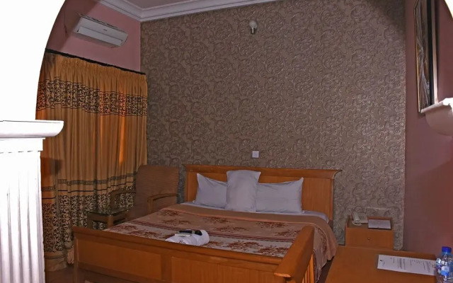 LaMaison Hotel