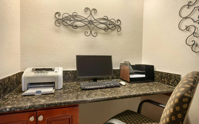 Baymont by Wyndham Kansas City KU Medical Center