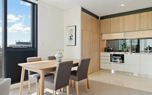 Modern, Ultra Clean in the Heart of Convenience