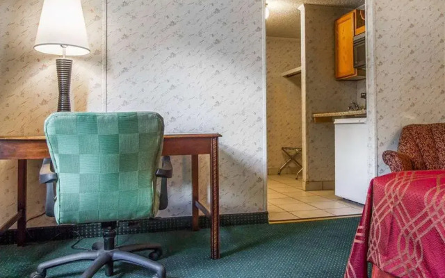 Rodeway Inn & Suites