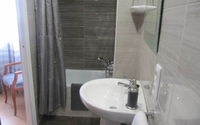 Hostal y Apartamento Molí de Mar