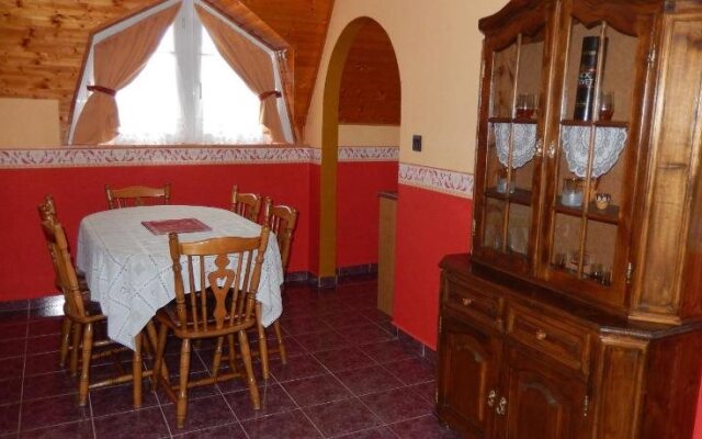 Henrietta Apartmanház