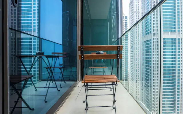 HomesGetaway- 1BR Apt in Marina Gate1