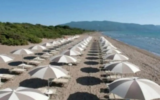 Close to the Sea, Air-conditioned
