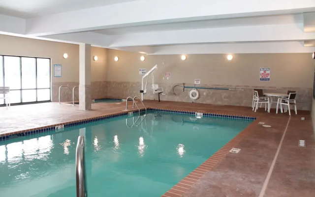 Brookstone Lodge & Suites - Emmetsburg