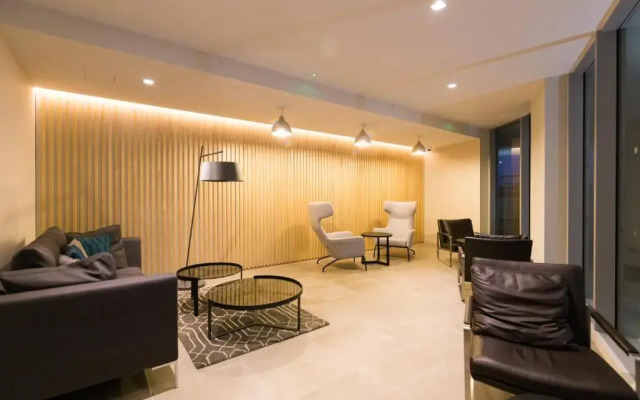 Royal Style Apartment - 5 Mins Walk to Excel London