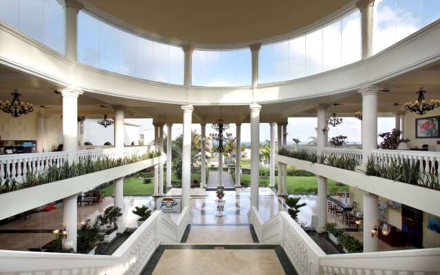 Grand Palladium Lady Hamilton Resort & Spa All Inclusive