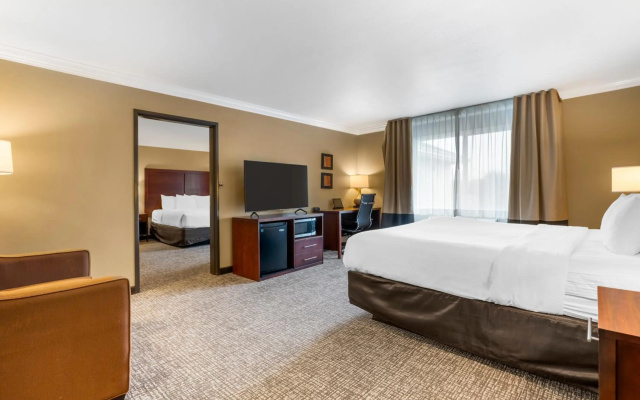 Comfort Inn & Suites Redwood Country