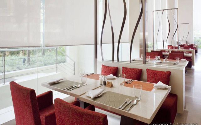 Holiday Inn Mumbai International Airport by IHG