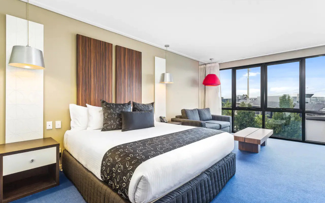 Quality Hotel Taylors Lakes – Guest Rooms – Melbourne