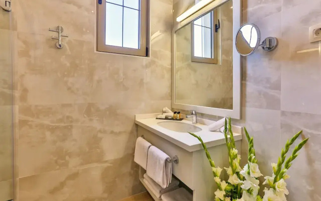 Avanti Hotel & Spa