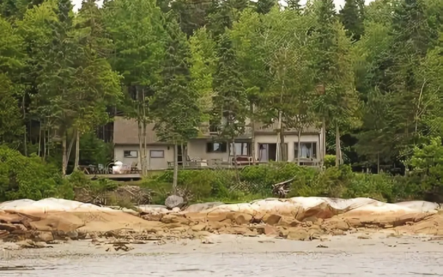 Sea Breeze - Three Bedroom Home