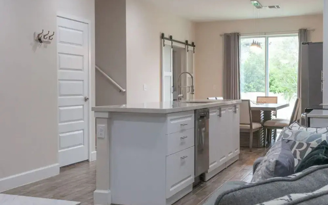 4449 Lovely 5BD For Your Family