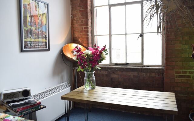 Loft Style Studio In Bow