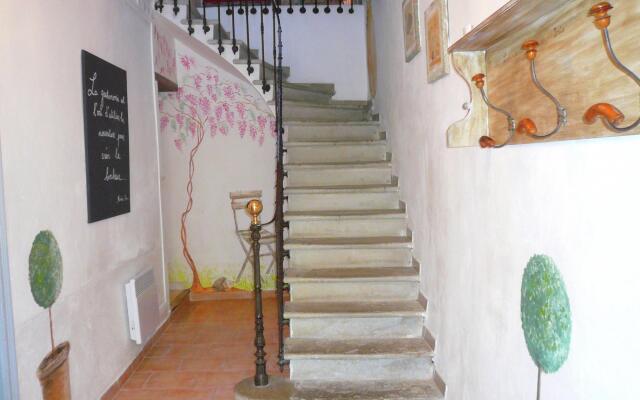 Charming Holiday Home in La Caunette with Swimming Pool