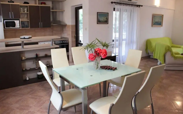 Apartments Pezzi / Two Bedrooms A1 Gajo