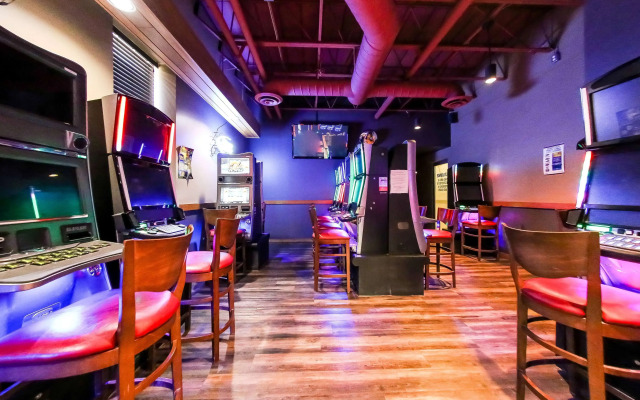 Howard Johnson by Wyndham Winnipeg West