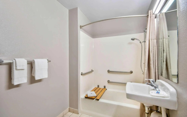 Motel 6 Austin, TX - North