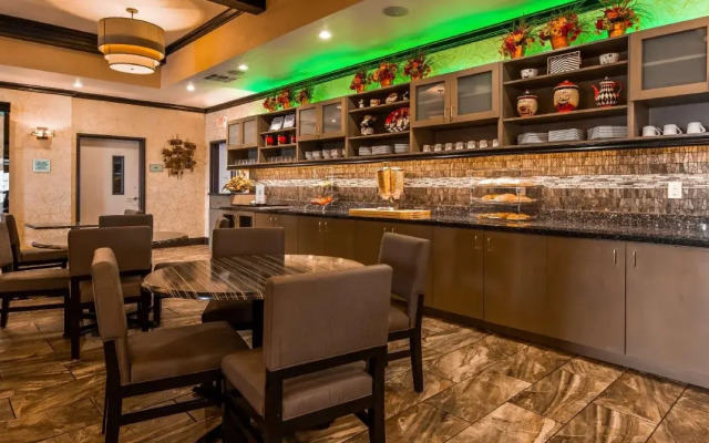 Best Western Plus Emerald Inn & Suites