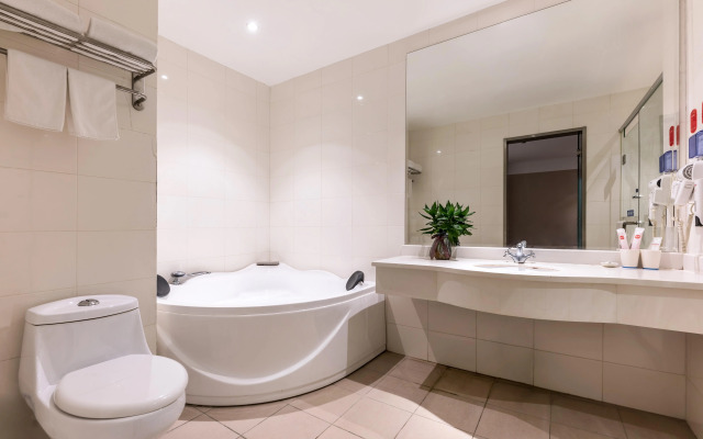 Elan Hotel Taicang Wuyang Square
