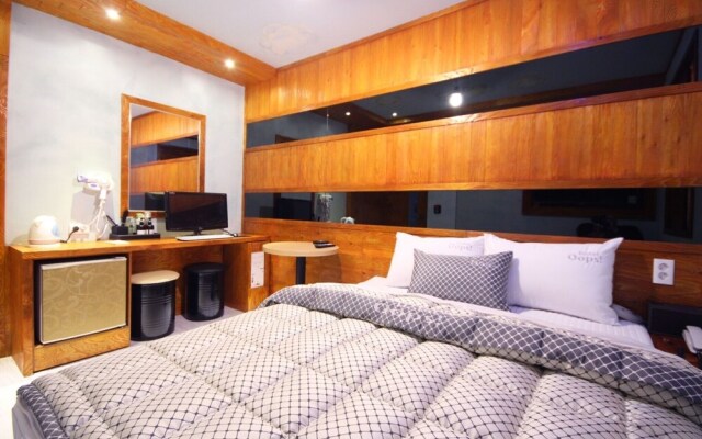 Busan Jangjeon-dong Oops