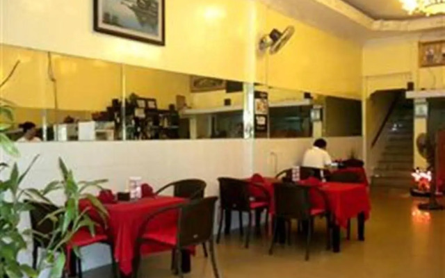 Golden Boat Guesthouse