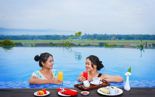 Platinum Adisucipto Hotel & Conference