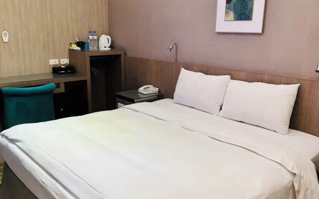 West.inn48 - Self Check-In Hotel