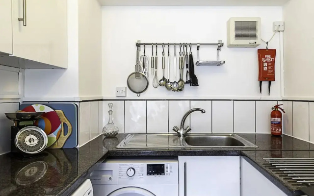 Cosy Angel Flat: Tube Nearby, Stunning Views!